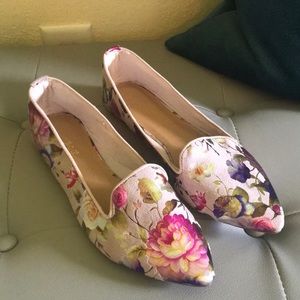 Gorgeous Spring - Pointes Toe Flats! Size 7.5